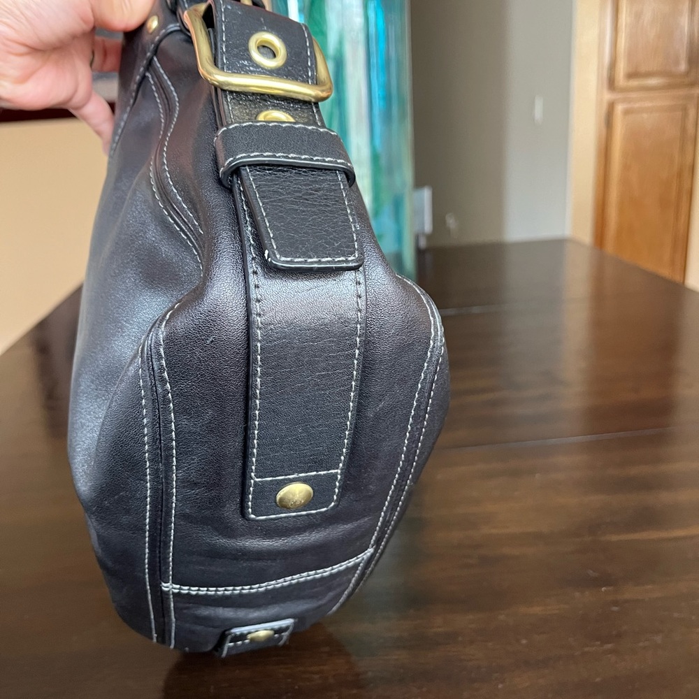 Vintage coach shoulder bag in leather